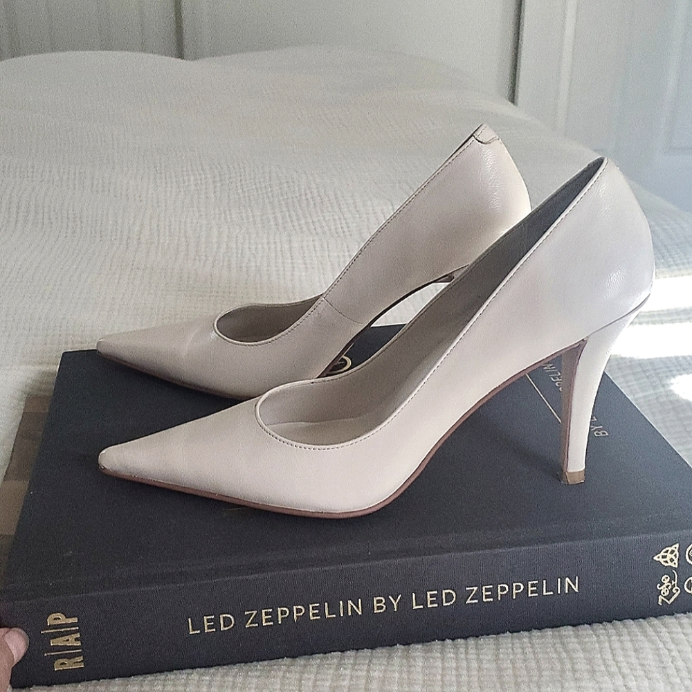 Cream Leather Michael Shannon Heels Pumps Size 7M